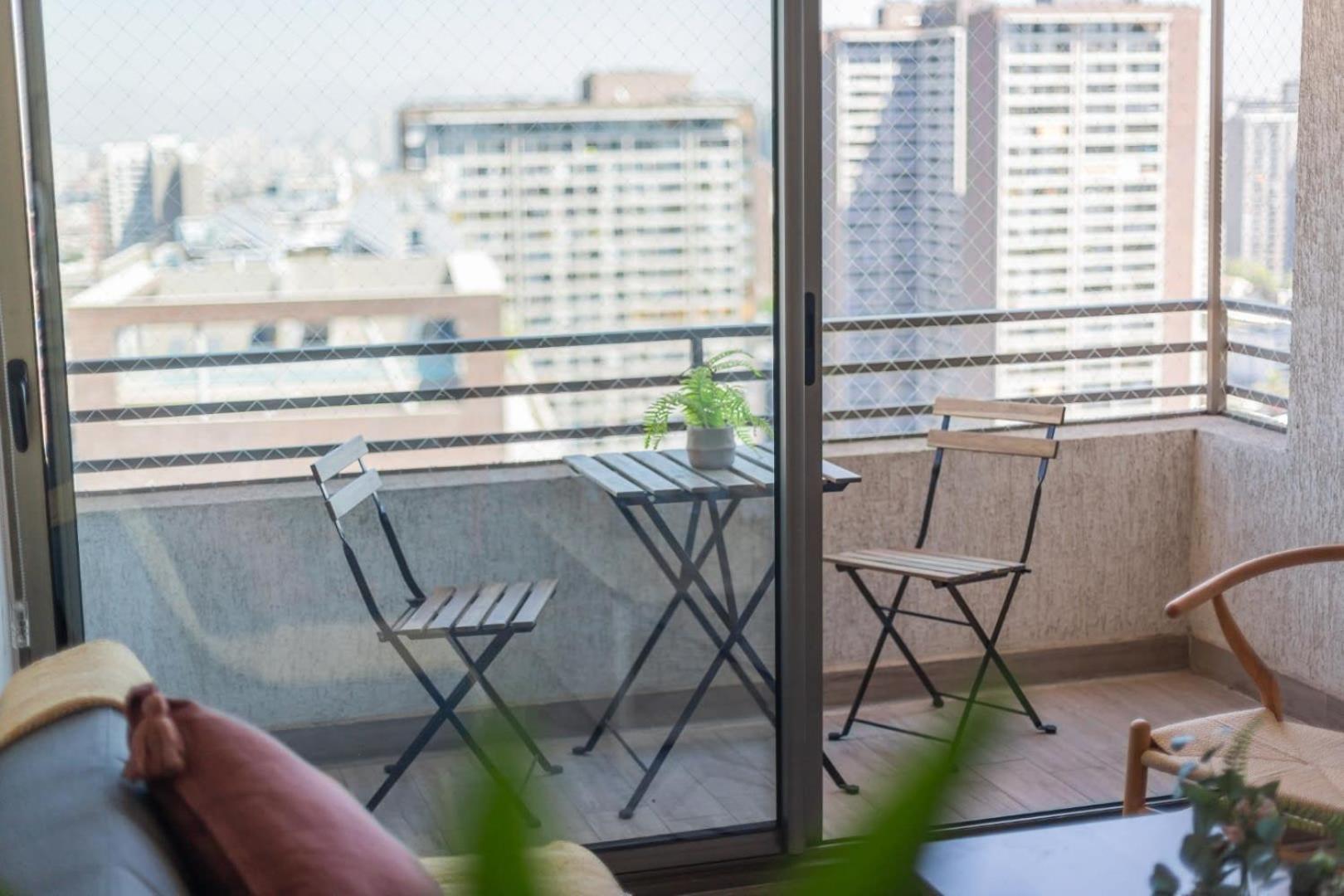 Empapate Del Ambiente Bohemio De Barrio Italia Santiago